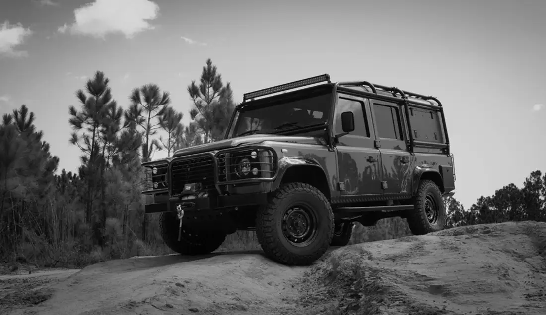 ECD Custom Land Rover Defender Slider 2