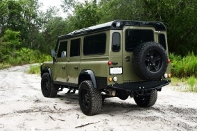 JEP_4108E_sm Land Rover Defender
