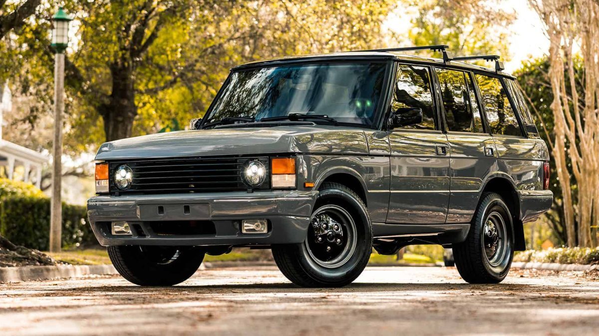 Range Rover Classic off-roading