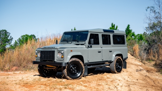 Front facing photo of a classic defender from land rover