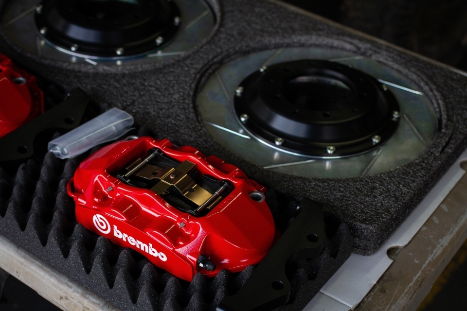 Signature Wheel, Tires<br><em>& Upgrades</em>